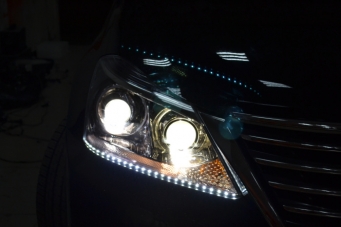 皇冠車燈改裝進口海拉透鏡歐司朗氙氣燈